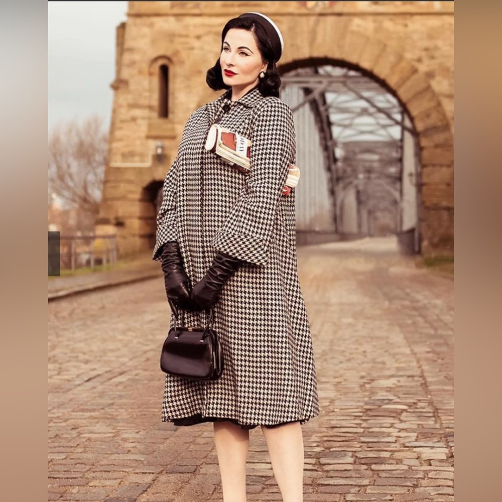 43" Swing Coat in Houndstooth by The Seamstress of Bloomsbury